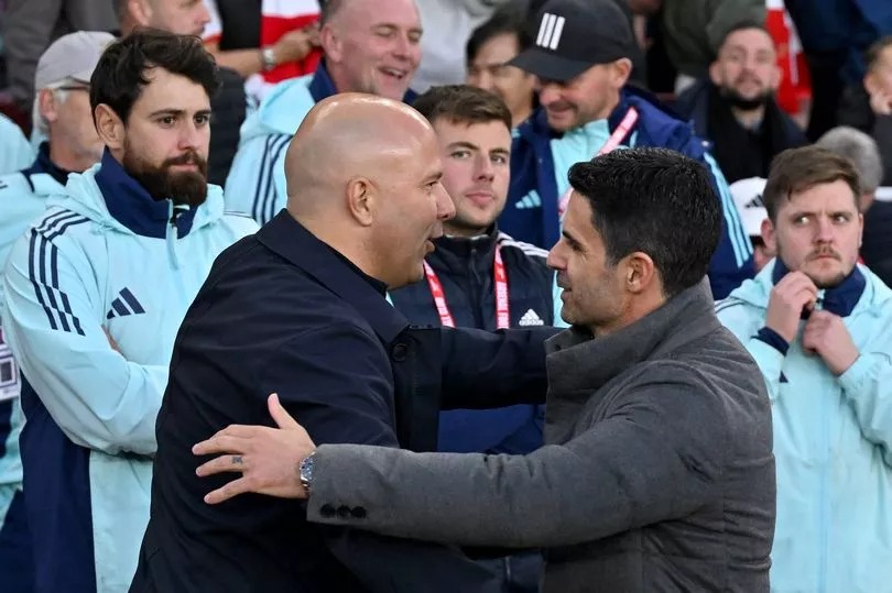 Arsenal Sous le Feu des Moqueries Après une Publication Qualifiée de "Cringe"
